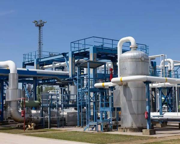 Oil Refinery Pipelines